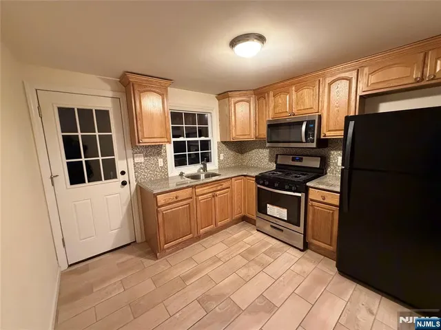 $1,600 | 431-433 East 25th Street, Paterson, NJ 07514