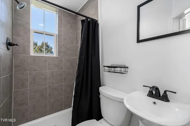 $2,300 | 120 South Cherokee Street, Unit 1, Jonesborough, TN 37659