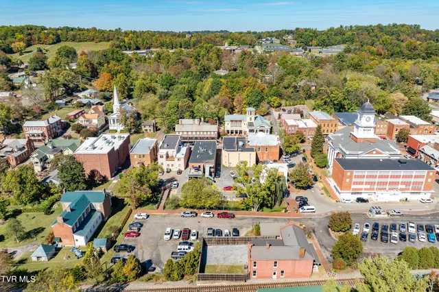 $2,300 | 120 South Cherokee Street, Unit 1, Jonesborough, TN 37659