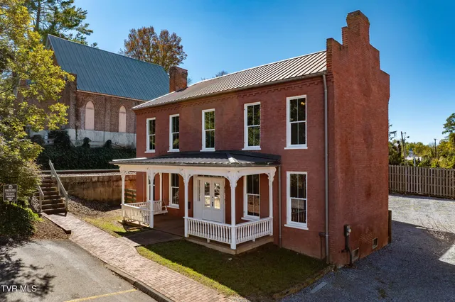 $2,300 | 120 South Cherokee Street, Unit 1, Jonesborough, TN 37659