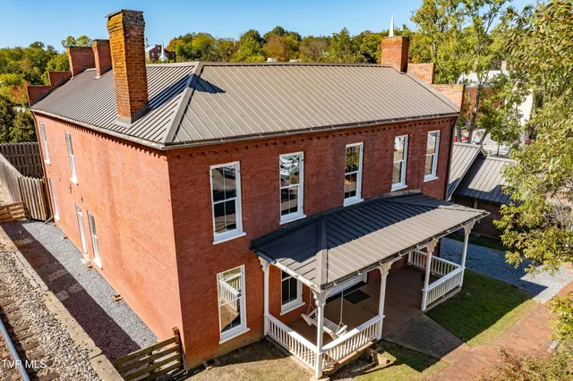 $2,300 | 120 South Cherokee Street, Unit 1, Jonesborough, TN 37659