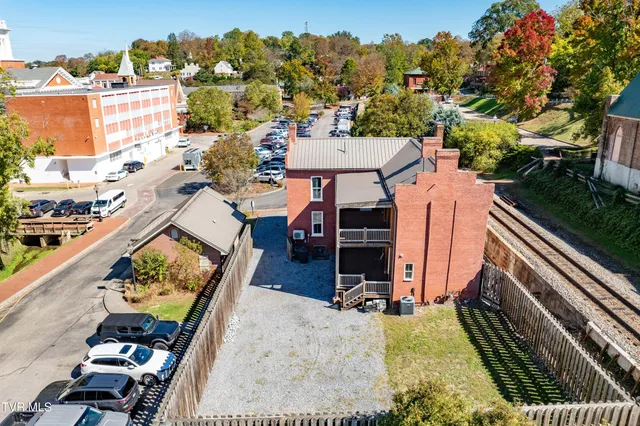 $2,300 | 120 South Cherokee Street, Unit 1, Jonesborough, TN 37659