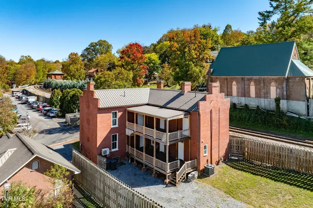 $2,300 | 120 South Cherokee Street, Unit 1, Jonesborough, TN 37659