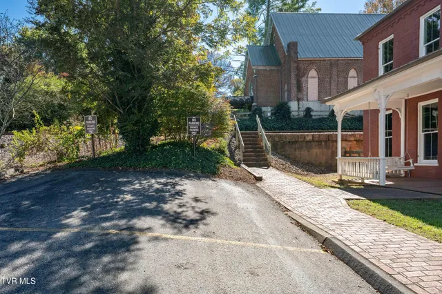 $2,300 | 120 South Cherokee Street, Unit 1, Jonesborough, TN 37659