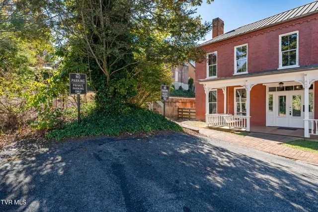 $2,300 | 120 South Cherokee Street, Unit 1, Jonesborough, TN 37659