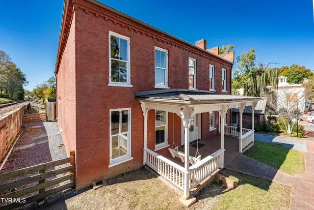 $2,300 | 120 South Cherokee Street, Unit 1, Jonesborough, TN 37659