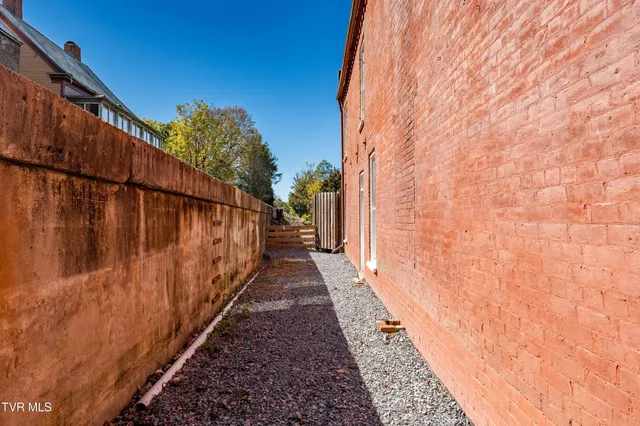 $2,300 | 120 South Cherokee Street, Unit 1, Jonesborough, TN 37659