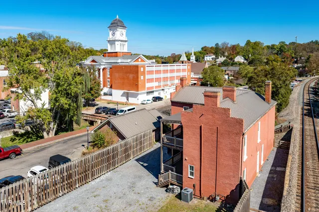$2,300 | 120 South Cherokee Street, Unit 1, Jonesborough, TN 37659