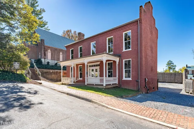 $2,300 | 120 South Cherokee Street, Unit 1, Jonesborough, TN 37659