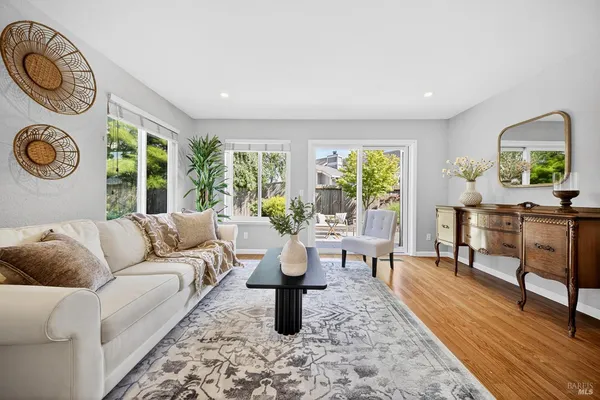 $949,000 | 26 Jason Court, Petaluma, CA 94954