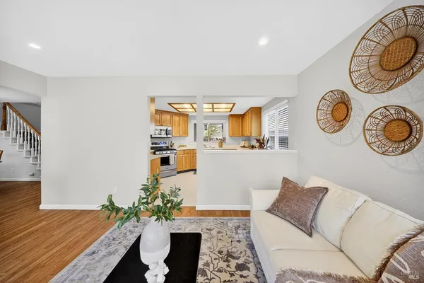 $949,000 | 26 Jason Court, Petaluma, CA 94954