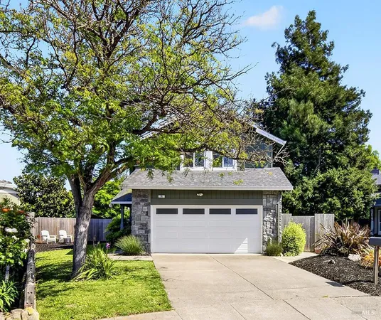 $949,000 | 26 Jason Court, Petaluma, CA 94954
