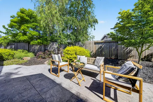 $949,000 | 26 Jason Court, Petaluma, CA 94954