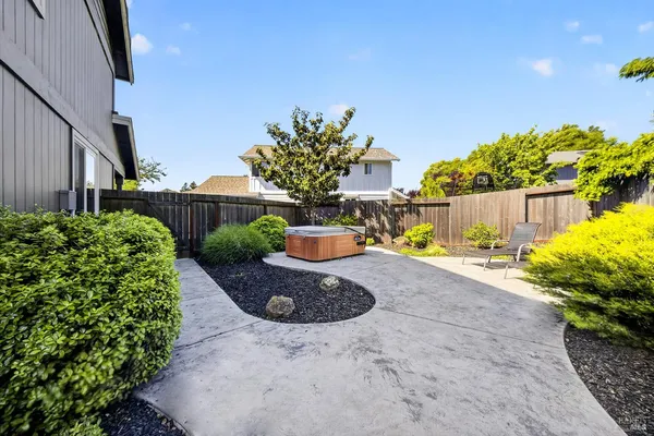 $949,000 | 26 Jason Court, Petaluma, CA 94954