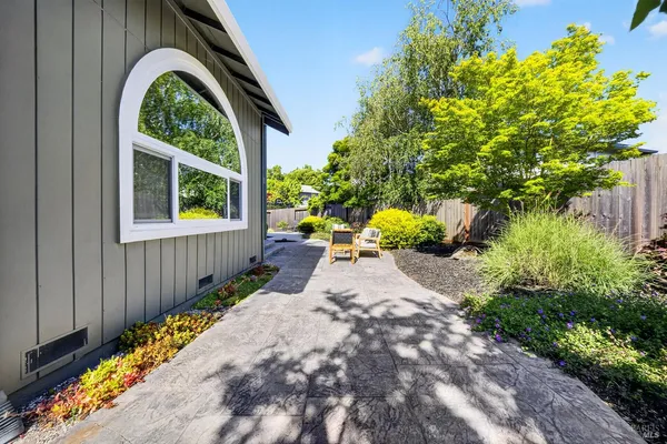 $949,000 | 26 Jason Court, Petaluma, CA 94954
