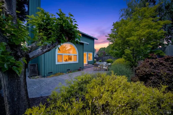 $949,000 | 26 Jason Court, Petaluma, CA 94954