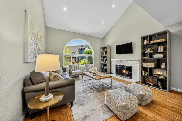 $949,000 | 26 Jason Court, Petaluma, CA 94954