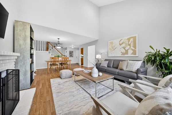 $949,000 | 26 Jason Court, Petaluma, CA 94954