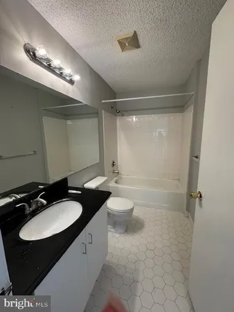 $2,300 | 27 Mendrey Court, Trenton, NJ 08648