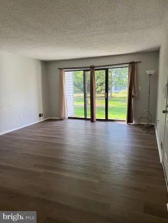 $2,300 | 27 Mendrey Court, Trenton, NJ 08648