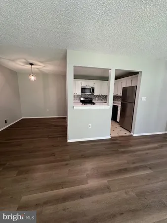 $2,300 | 27 Mendrey Court, Trenton, NJ 08648