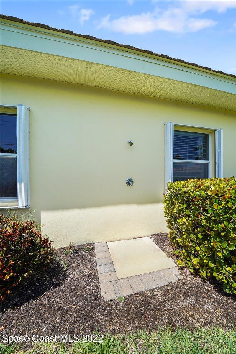 245 Clyde Street Melbourne Beach, FL 32951 - Photo 32 of 47 a view of a backyard