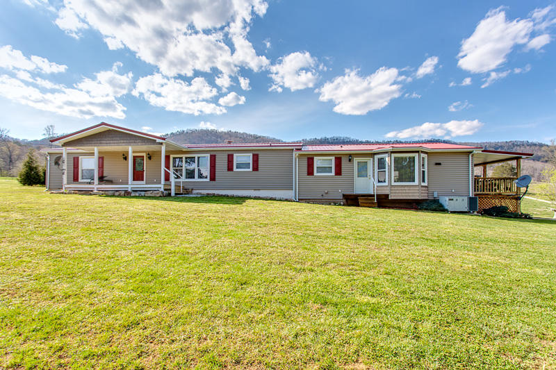 438 Old Dutch Valley Road Clinton, TN 37716 - Photo 1 of 40 001190403-5-438OldDutchValleyRdClintonTN