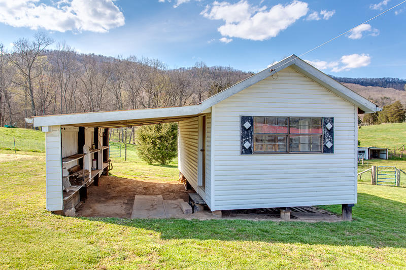 438 Old Dutch Valley Road Clinton, TN 37716 - Photo 36 of 40 050190403-5-438OldDutchValleyRdClintonTN
