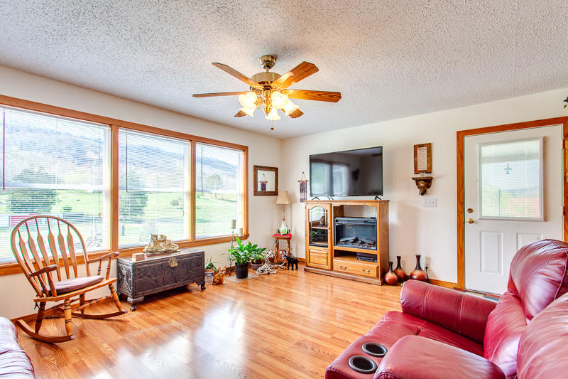 438 Old Dutch Valley Road Clinton, TN 37716 - Photo 9 of 40 013190403-5-438OldDutchValleyRdClintonTN
