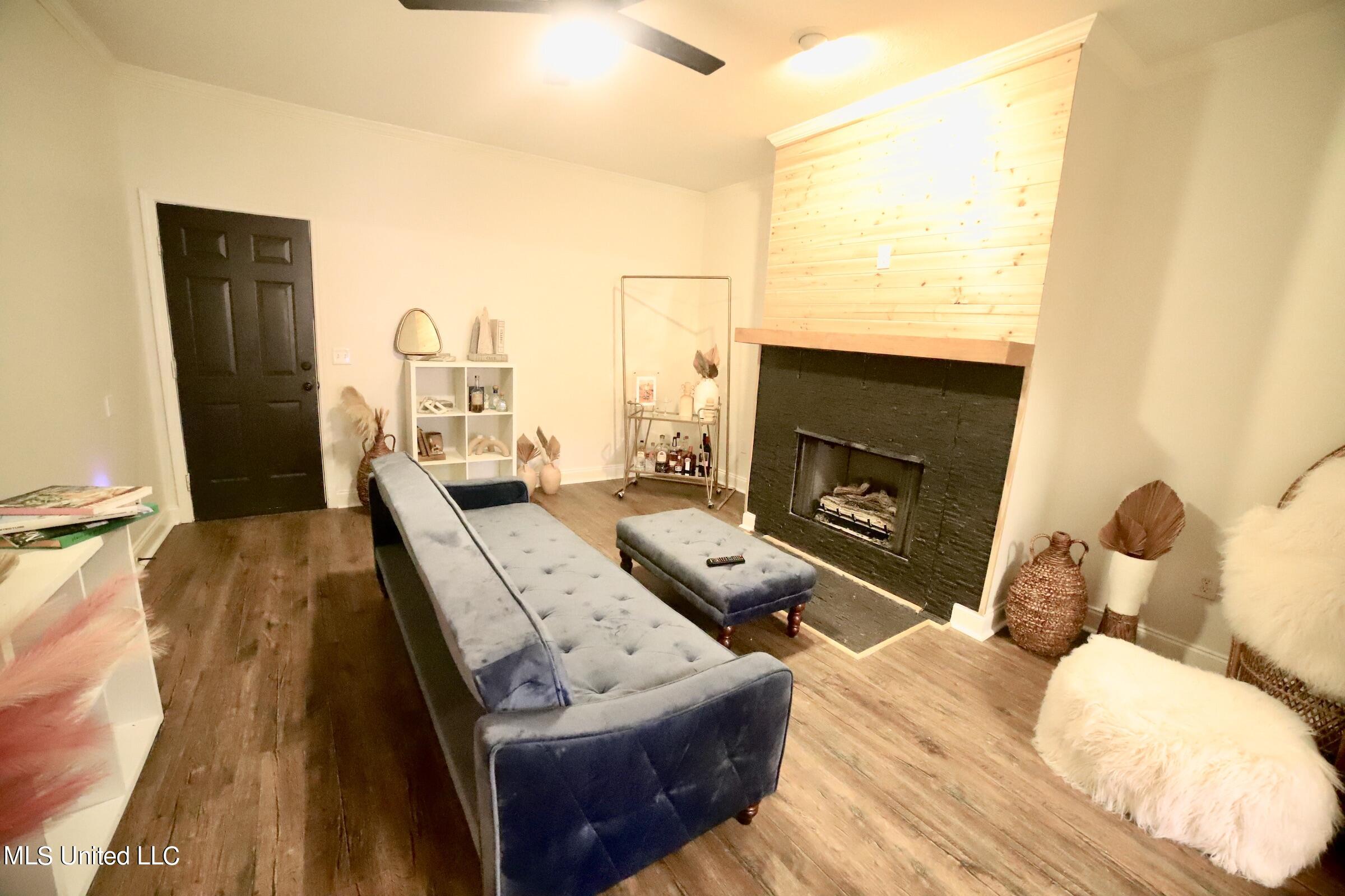 120 Lennox Place Brandon, MS 39042 - Photo 3 of 17 Living 1