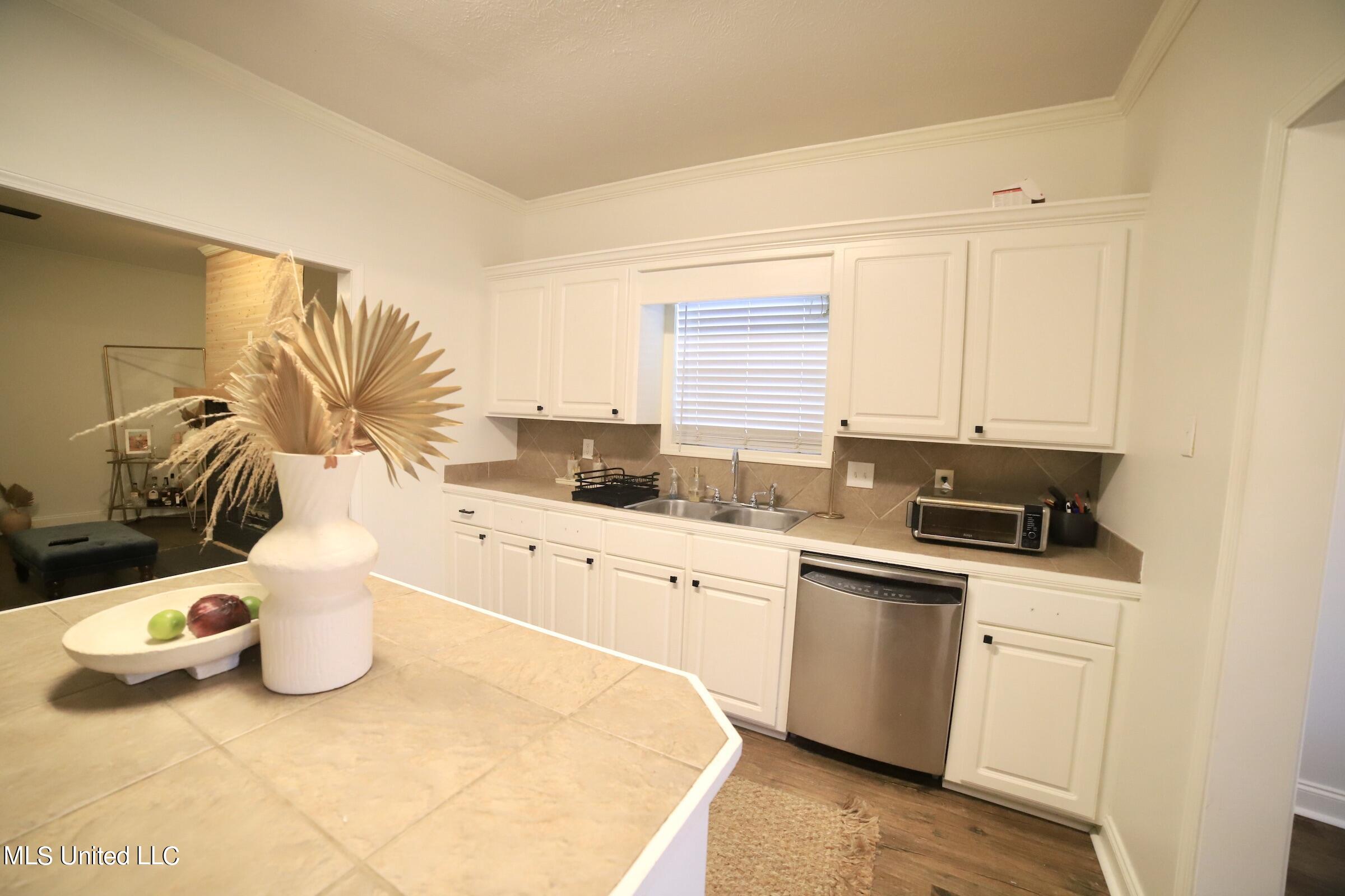 120 Lennox Place Brandon, MS 39042 - Photo 6 of 17 Kitchen 2