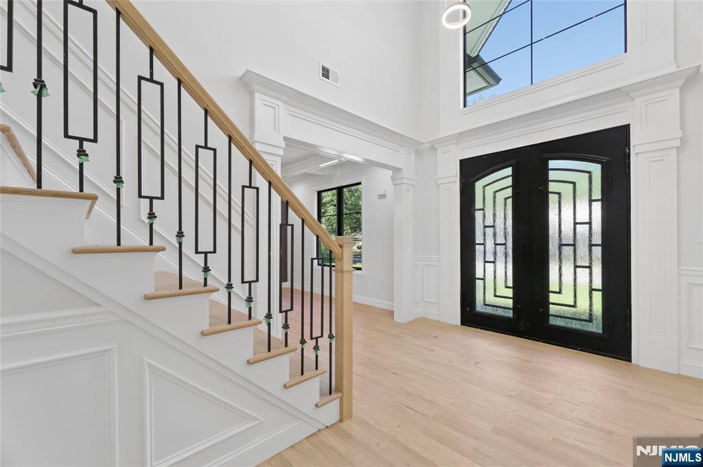 532 Hobart Road Paramus, NJ 07652 - Photo 3 of 46