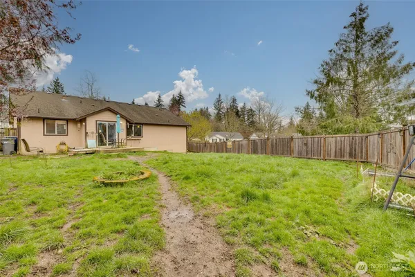 a view of a house with backyard and a garden