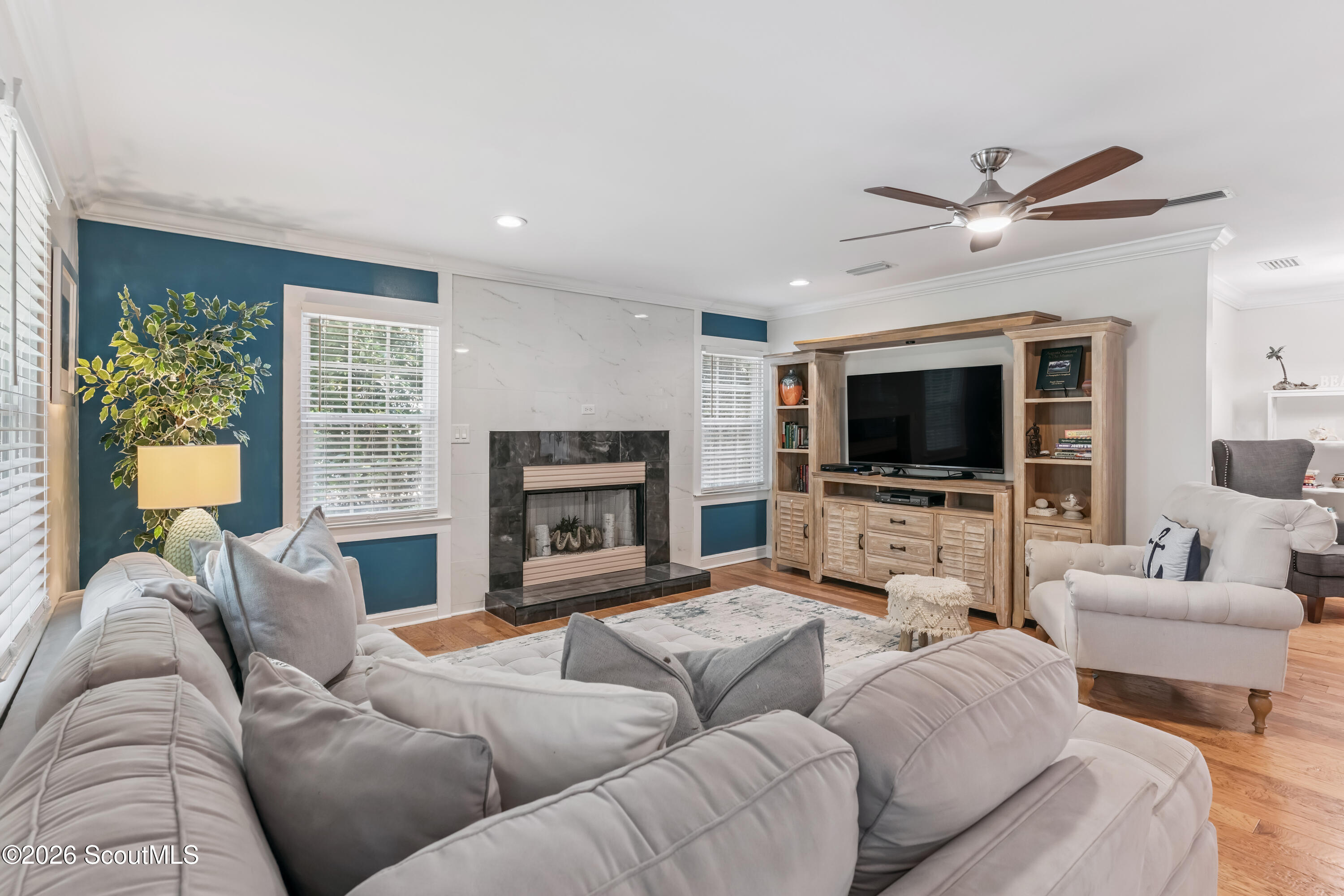 102 Silver Lake Road St. Simons Island, GA 31522 - Photo 8 of 50 Living Room