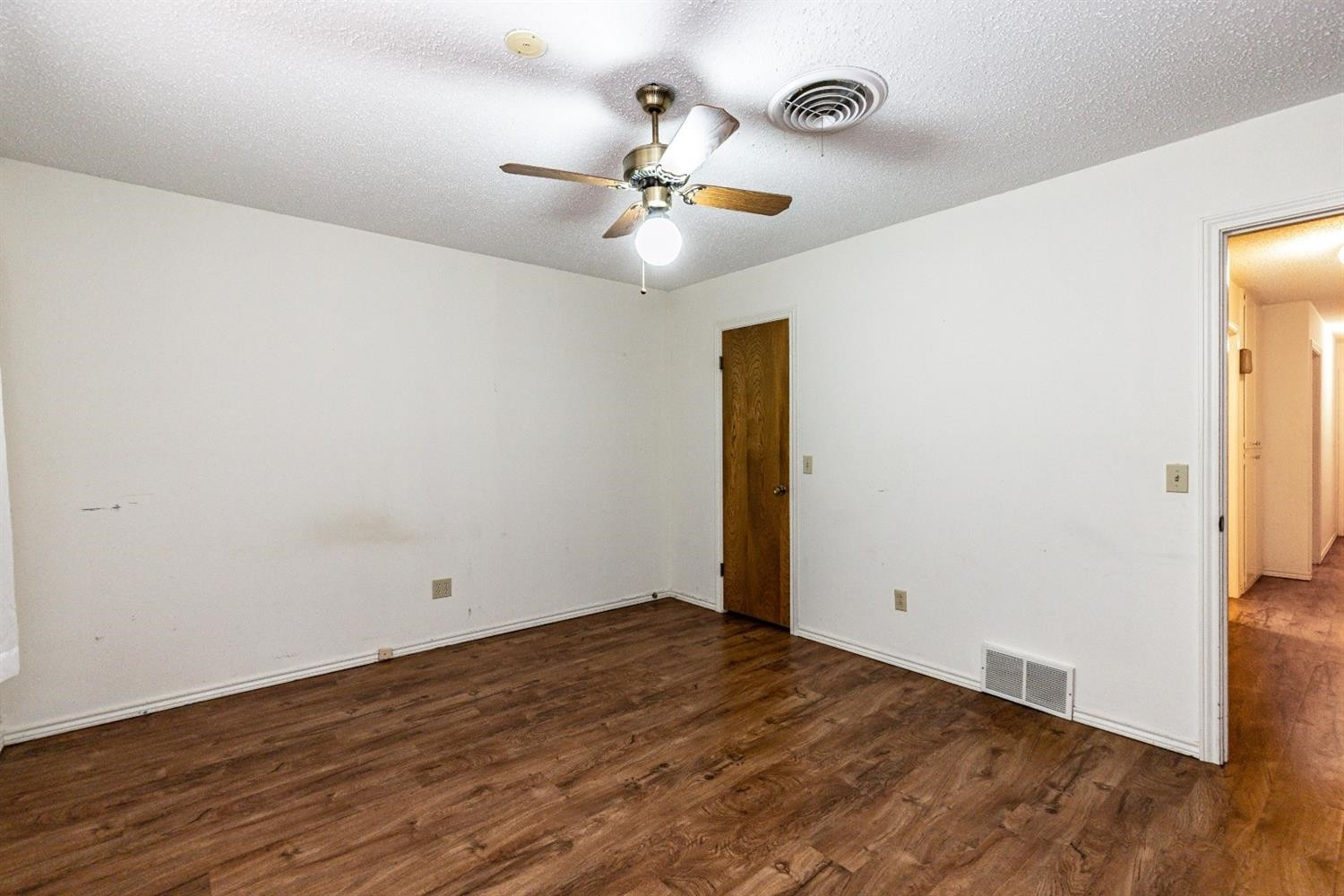 3202 68th Street Lubbock, TX 79413 - Photo 30 of 40 2nd Bedroom