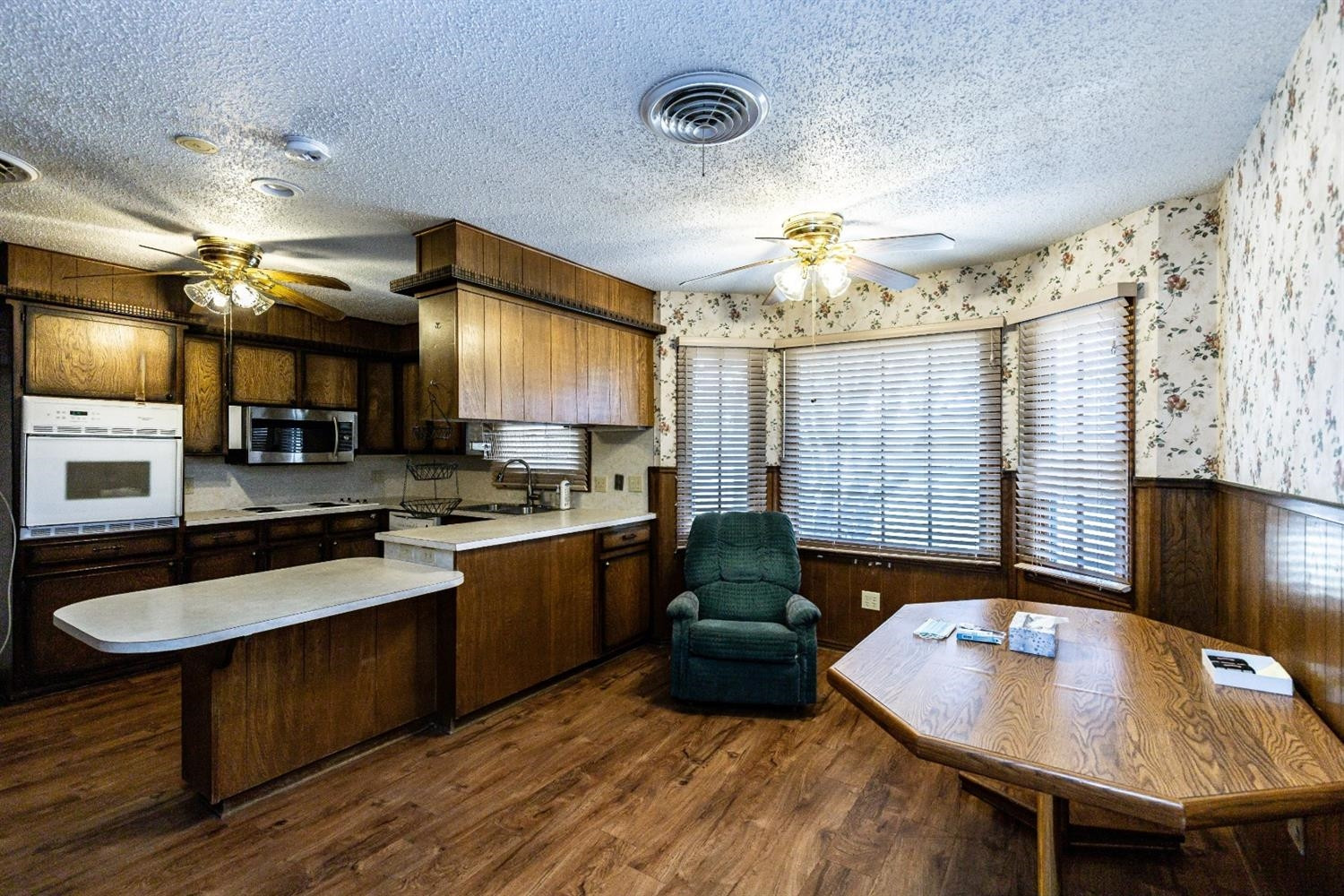 3202 68th Street Lubbock, TX 79413 - Photo 3 of 40 Kitchen/Eating