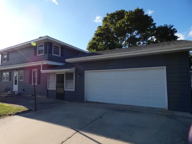 $325,000 | 2300 Greengold Street, Crest Hill, IL 60403