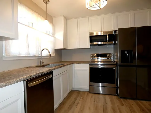 $325,000 | 2300 Greengold Street, Crest Hill, IL 60403