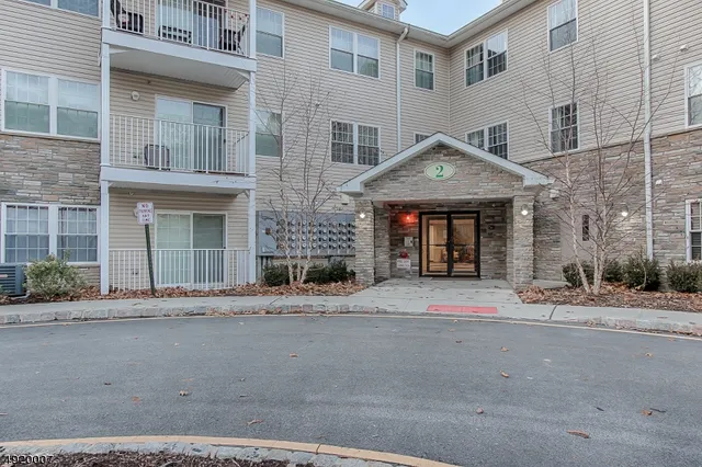 $2,140 | 2889 Highway 10, Unit 1212, Morris Plains, NJ 07950