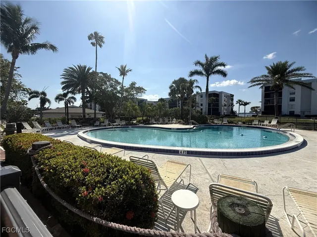 a view of a terrace with sky view