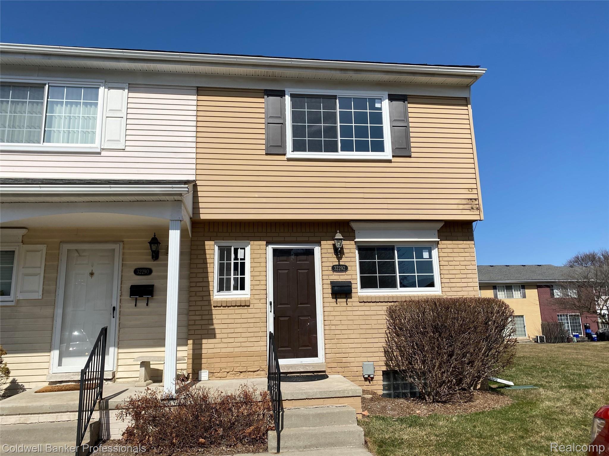 32292 West 12 Mile Road, Unit 38 Farmington, MI 48334 - Photo 1 of 22 Sunny end unit
