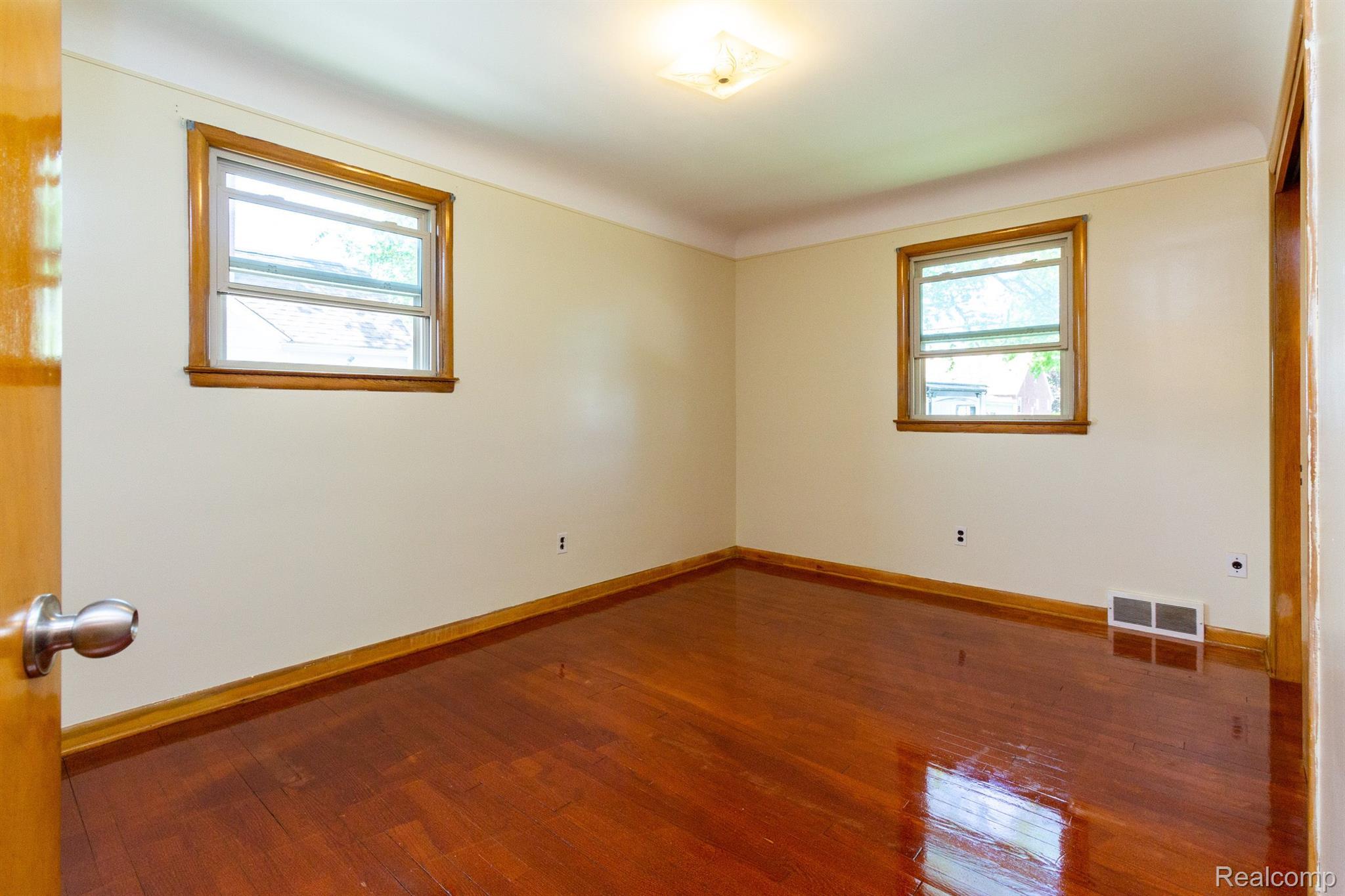 7363 Dale Center Line, MI 48015 - Photo 25 of 38 Gallery Image 25