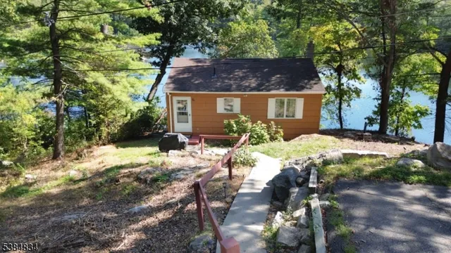 a view of a house with yard and chair