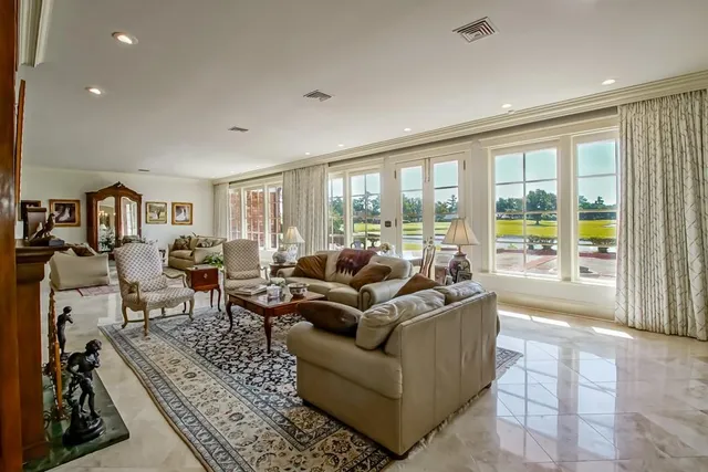 $1,250,000 | 10 Villere Place, Destrehan, LA 70047