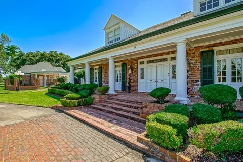 $1,250,000 | 10 Villere Place, Destrehan, LA 70047