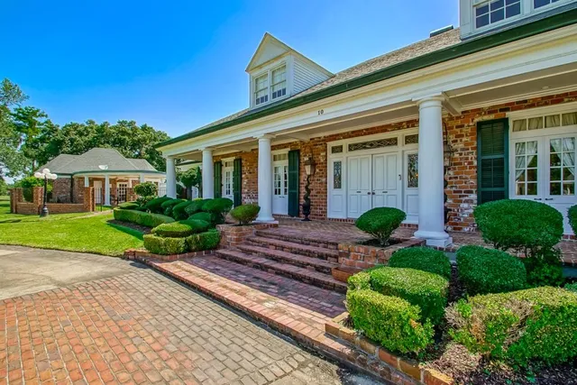 $1,250,000 | 10 Villere Place, Destrehan, LA 70047