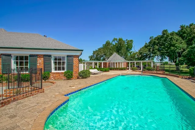 $1,250,000 | 10 Villere Place, Destrehan, LA 70047