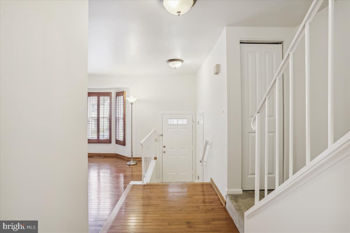 18 Kinsman View Circle Silver Spring, MD 20901 - Photo 2 of 58