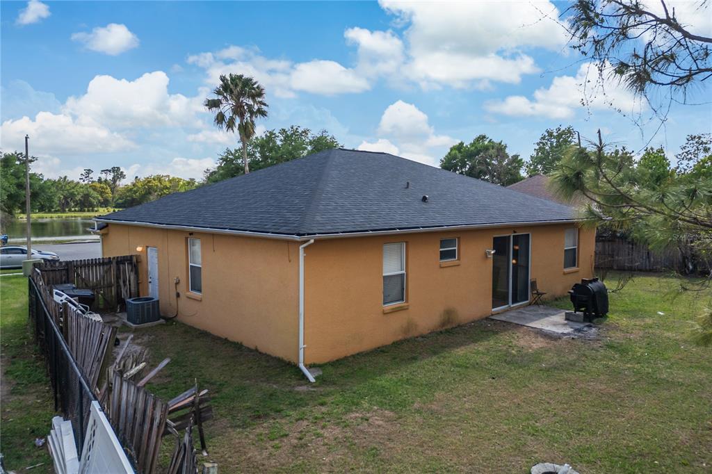 2782 Andes Way St. Cloud, FL 34769 - Photo 8 of 42 a backyard of a house with table and chairs