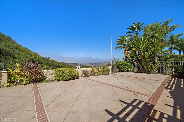 a view of an outdoor space and a yard